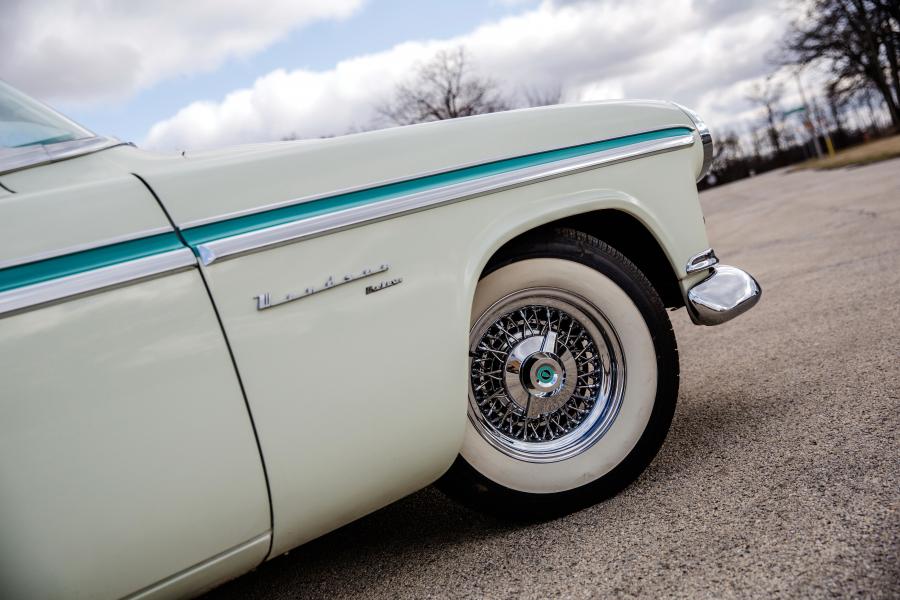 Детали экстерьера Chrysler Windsor Deluxe Sedan (C67) 1955 года  (фото 23 из 25)